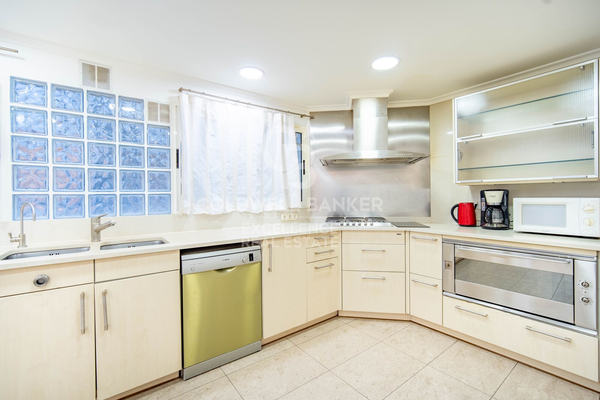 Elegant Residence on Calle Colón - Luxury and Space in Valencia's Finest Location