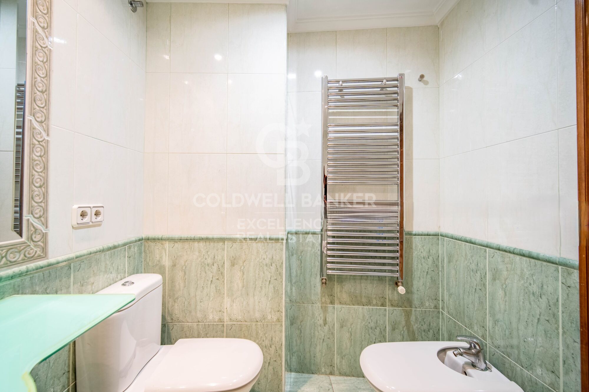 Elegant Residence on Calle Colón - Luxury and Space in Valencia's Finest Location