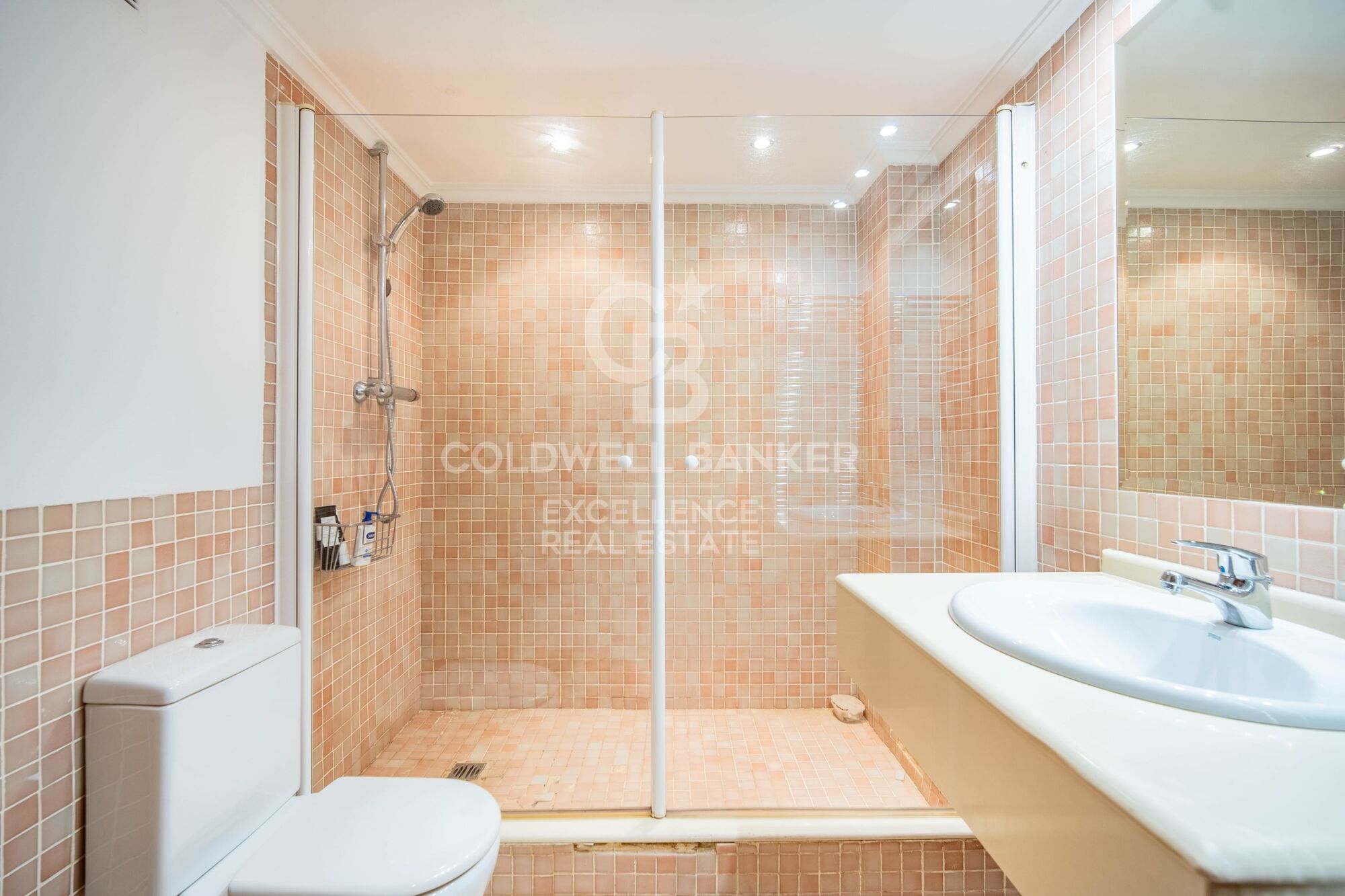 Elegant Residence on Calle Colón - Luxury and Space in Valencia's Finest Location