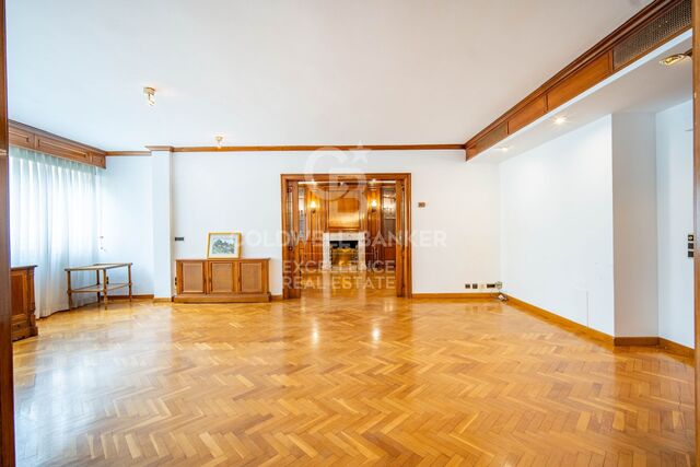 Exclusivo piso señorial con 5 suites y garaje en Calle Colón.