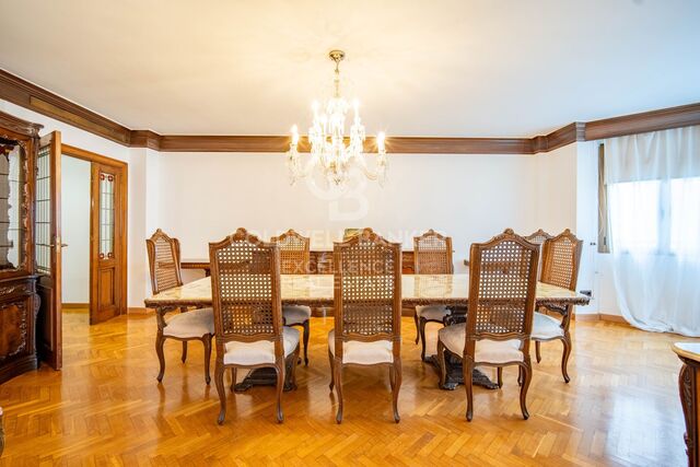 Exclusivo piso señorial con 5 suites y garaje en Calle Colón.