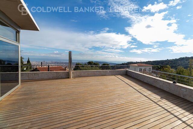 Excellent house for sale in Vallvidrera on a large subdividable plot with a garden and a swimming pool