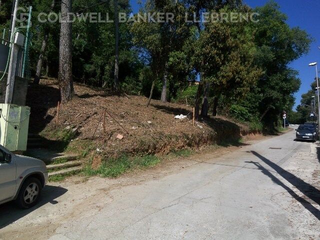 Maravilloso terreno en venta en Mas Guimbau rodeado del parque natural de Collserola