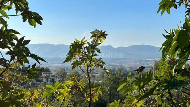 Terrain urbain de 1 680 m2 Montgó