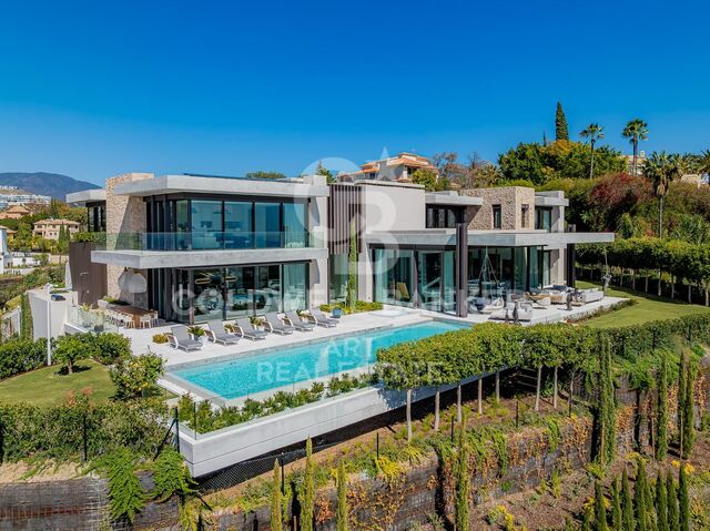 Exquisite Luxusvilla mit Panoramablick auf das Mittelmeer in La Quinta