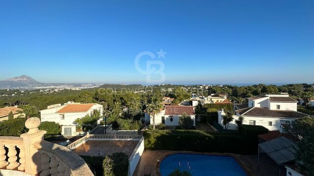 Villa de 4 habitaciones con fantásticas vistas en Balcón al Mar