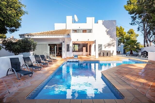 Increíble Villa de 4 dormitorios en Moraira