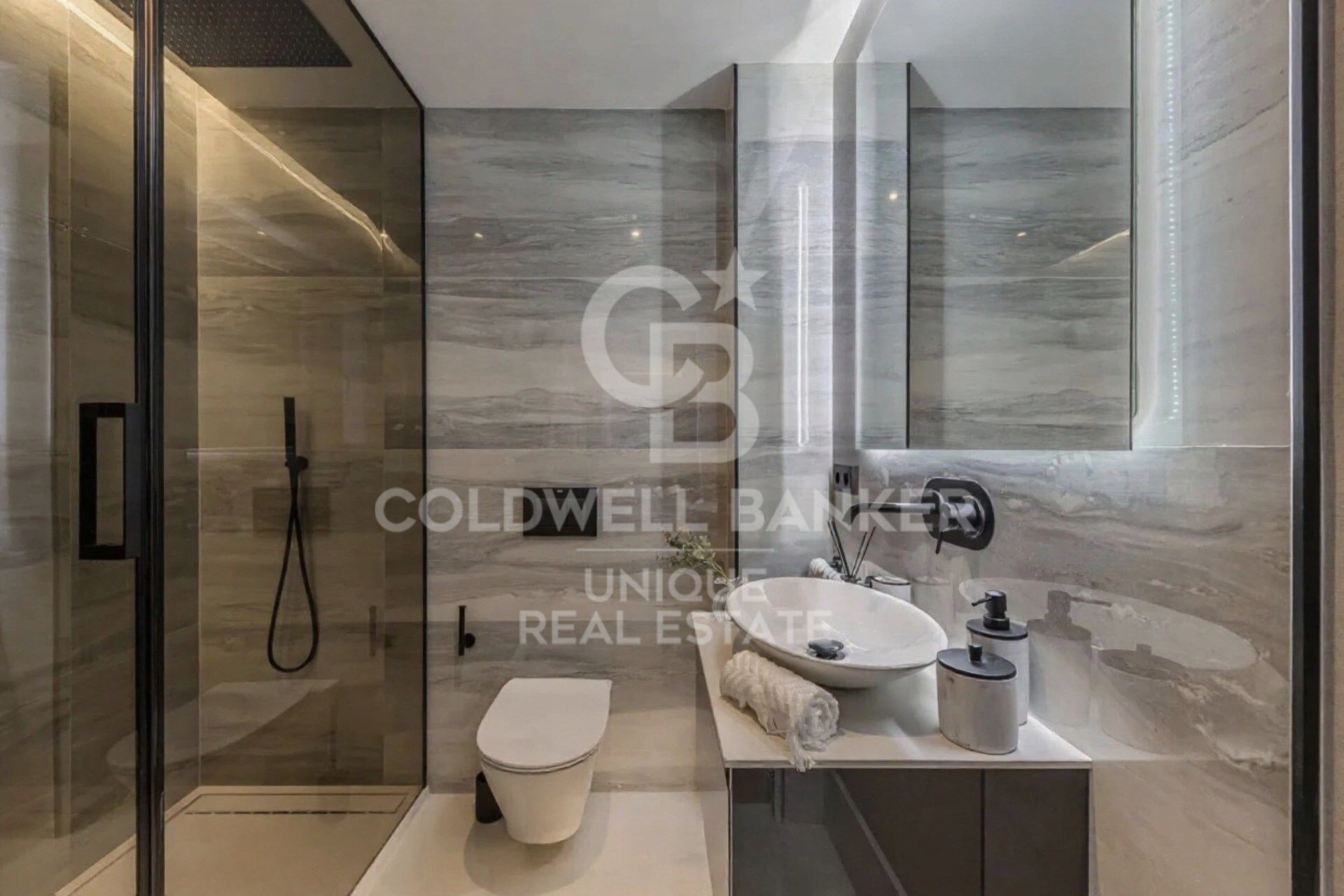 Renovated exterior flat in Ibiza, Madrid