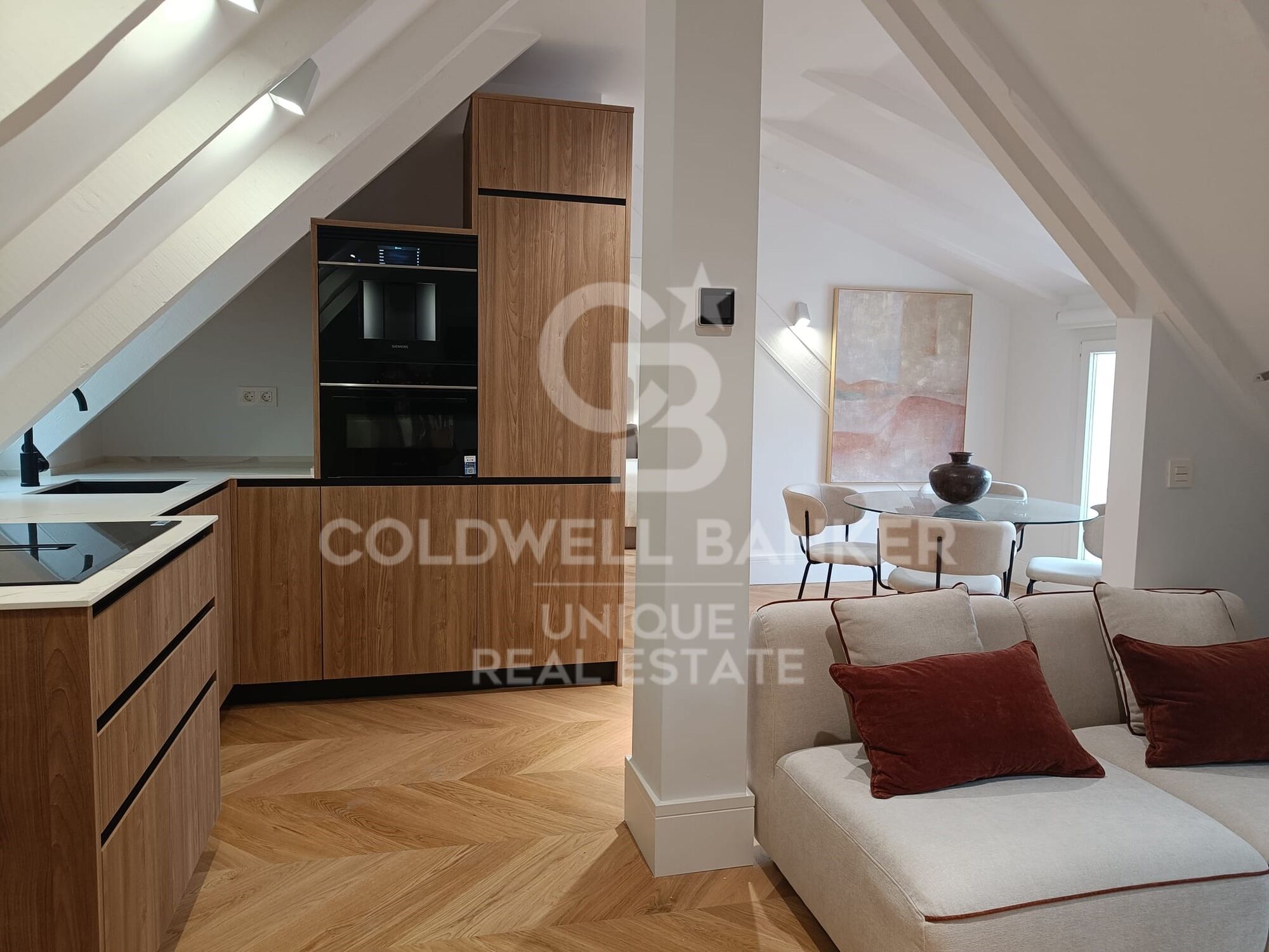 Penthouse with terrace in Castellana, Madrid