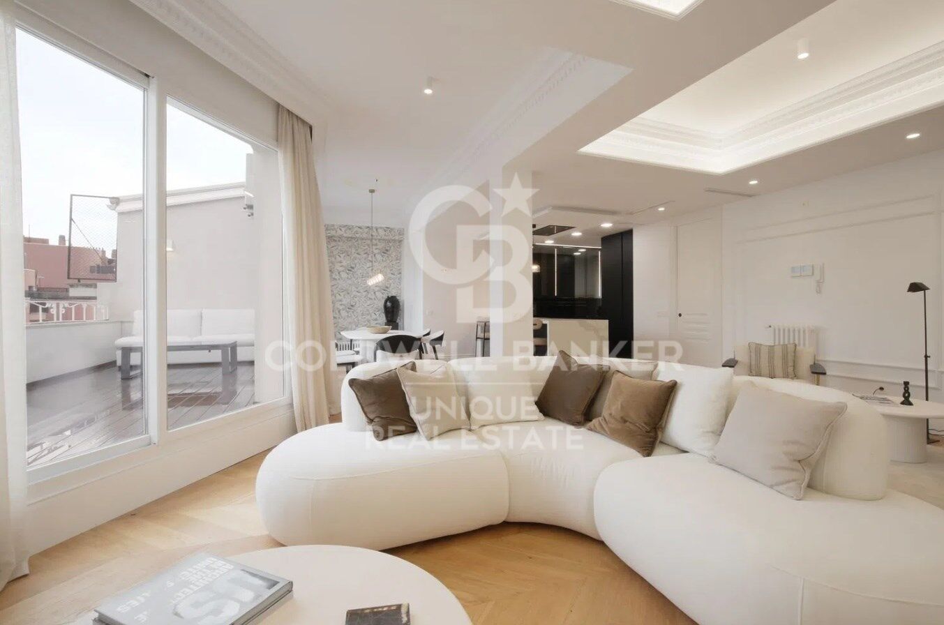 Renovated penthouse with terrace in Castellana, Madrid