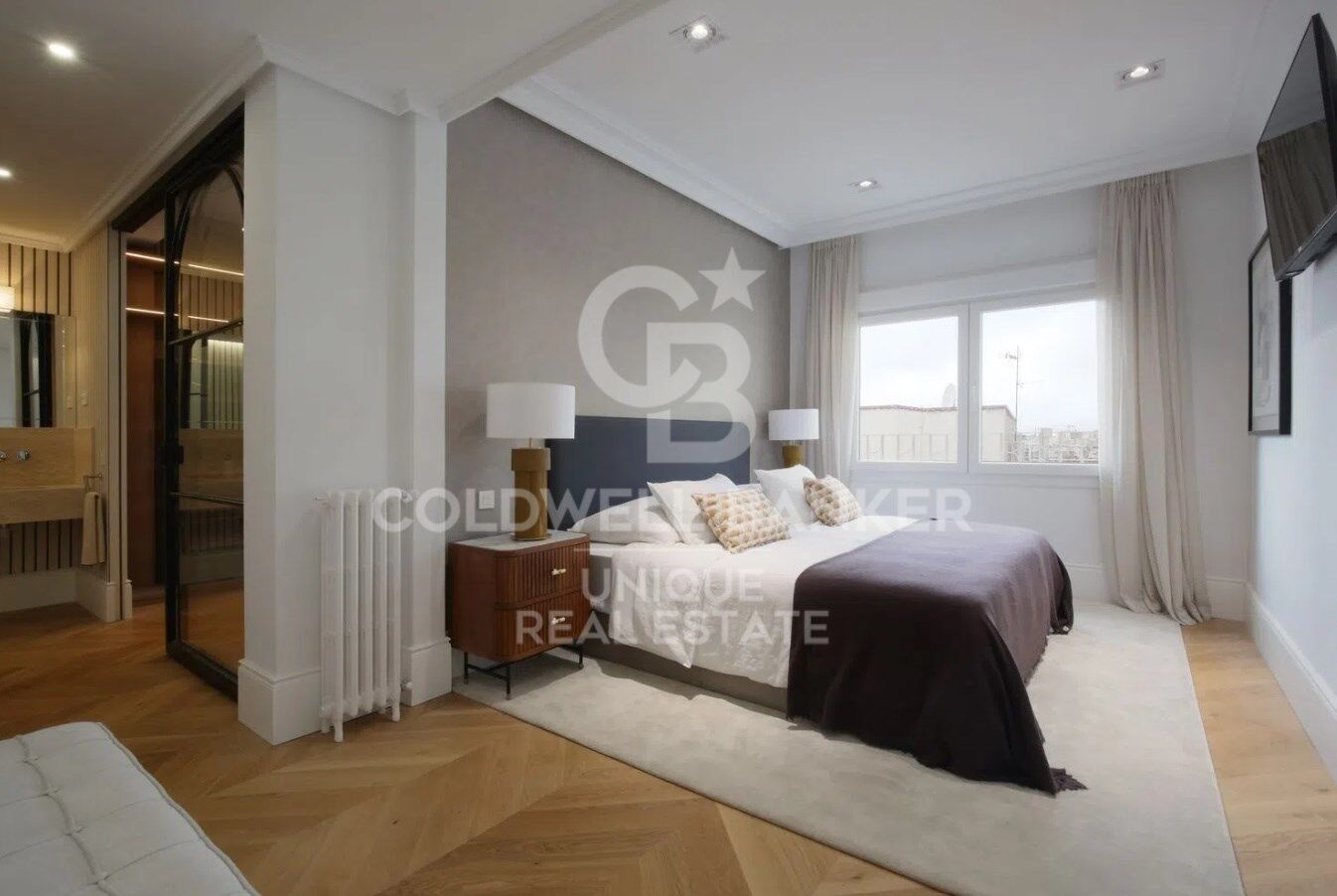 Renovated penthouse with terrace in Castellana, Madrid