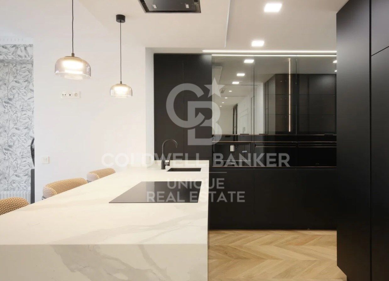 Renovated penthouse with terrace in Castellana, Madrid
