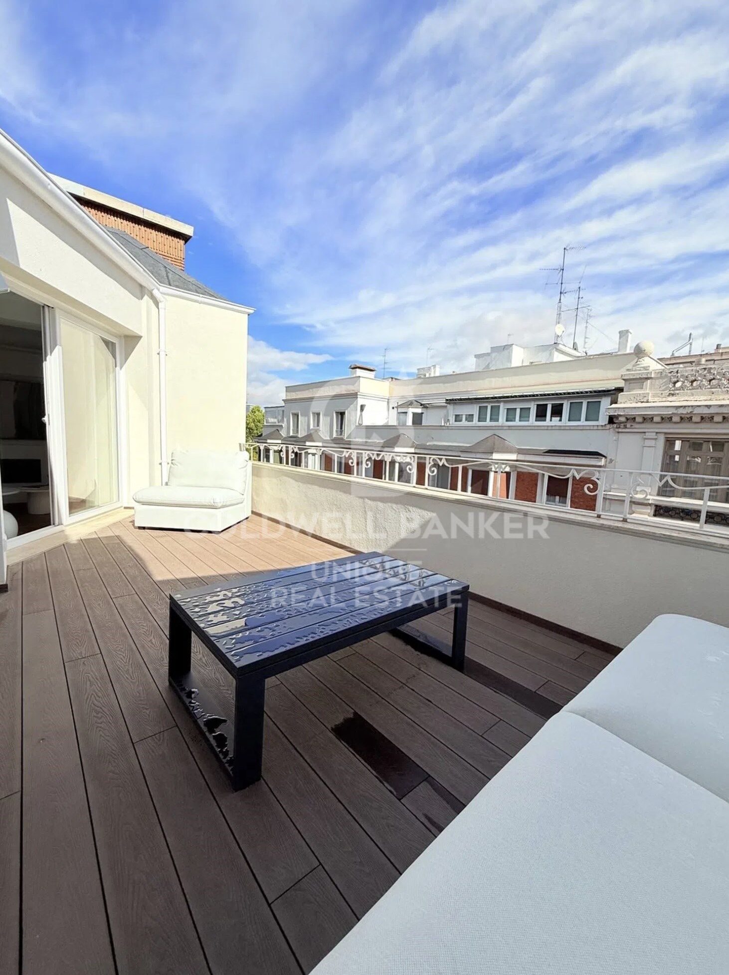 Renovated penthouse with terrace in Castellana, Madrid
