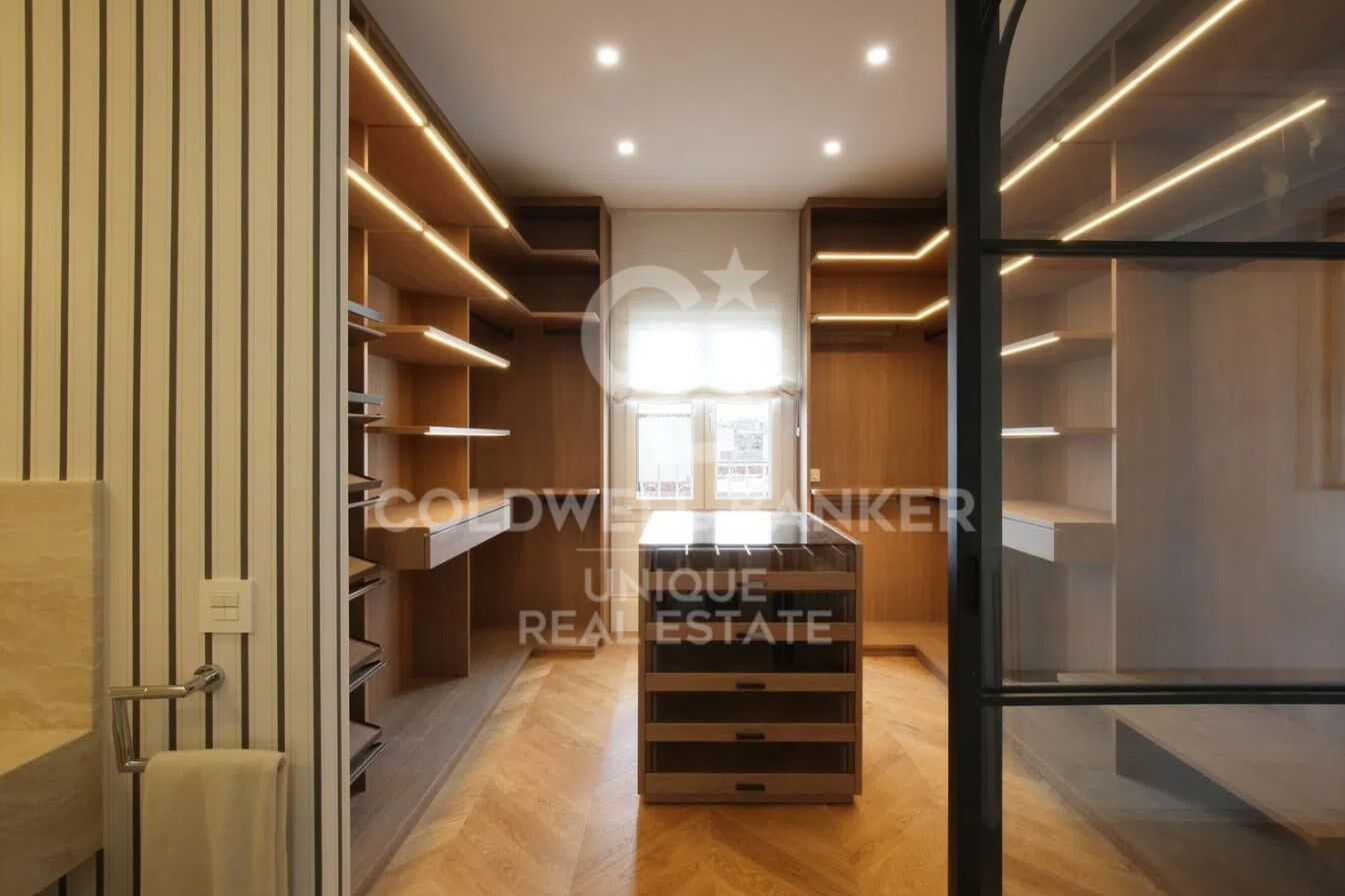 Renovated penthouse with terrace in Castellana, Madrid