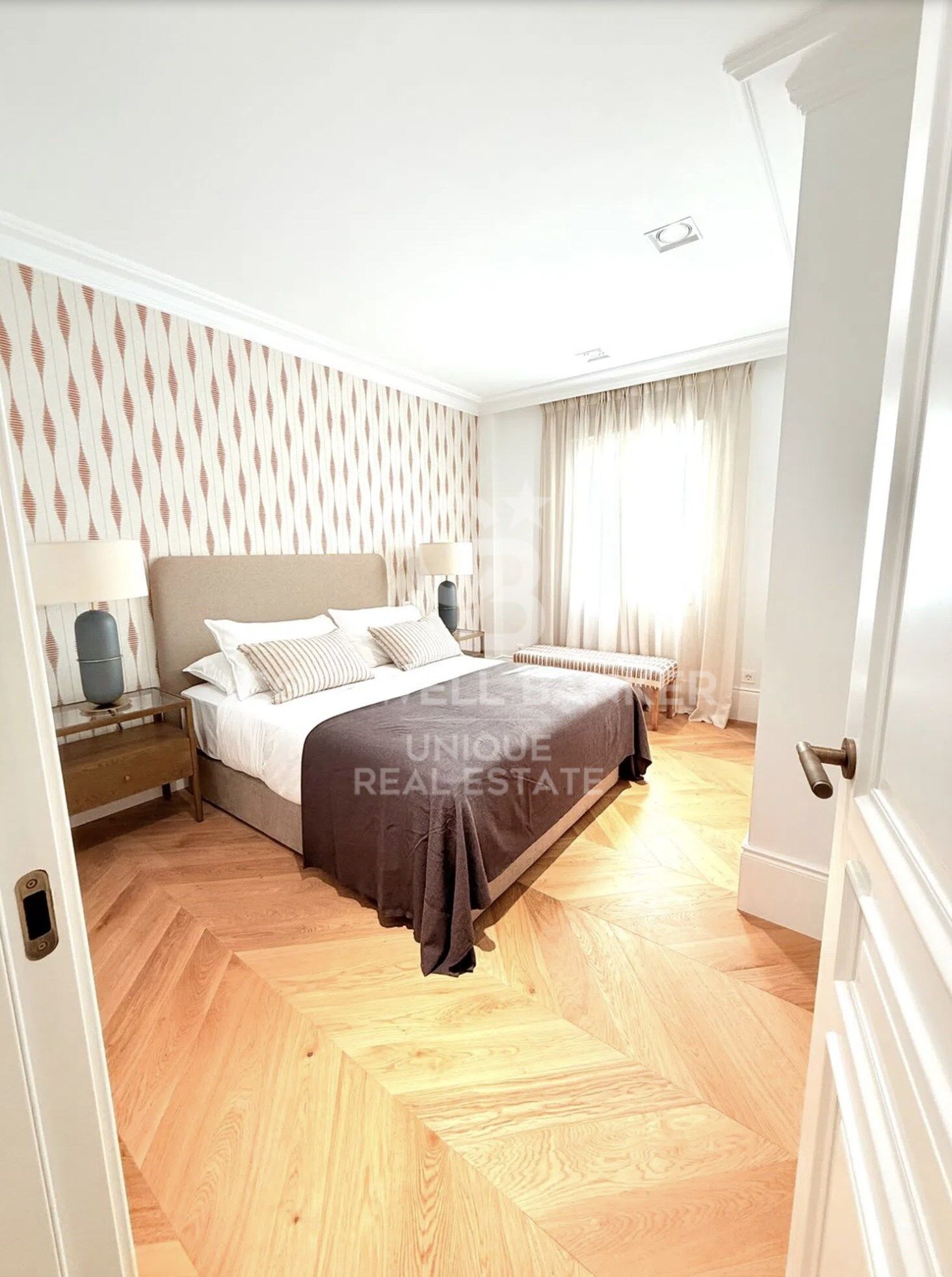 Renovated penthouse with terrace in Castellana, Madrid