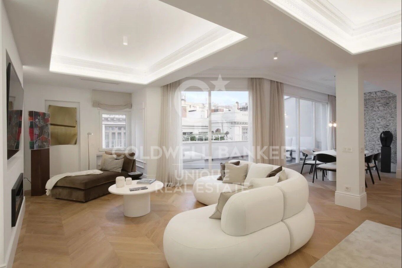 Renovated penthouse with terrace in Castellana, Madrid