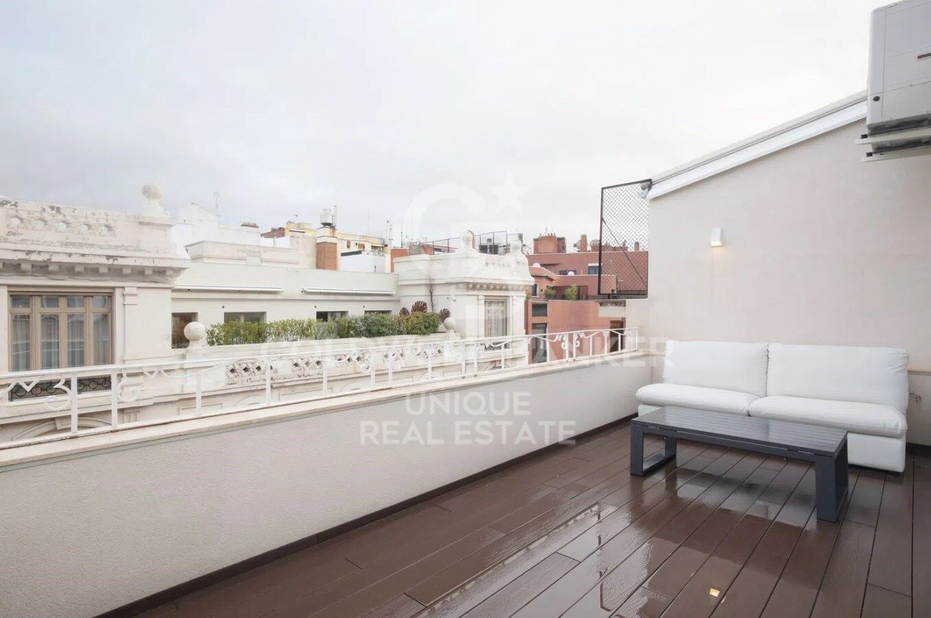Renovated penthouse with terrace in Castellana, Madrid