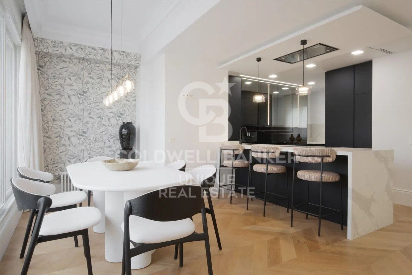 Renovated penthouse with terrace in Castellana, Madrid