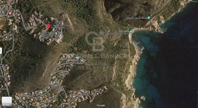 1,008m² plot, 30% buildable in Portet de Moraira. South orientation.