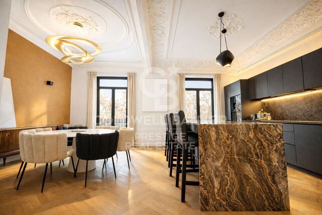 Fully renovated luxury-finish apartment in Sant Antoni, Barcelona