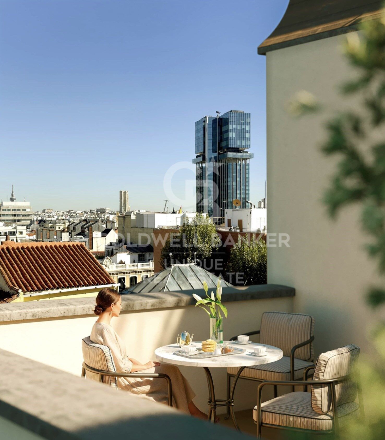 Renovated penthouse with 2 terraces in Almagro, Madrid