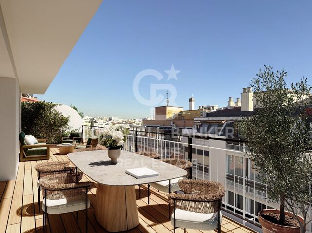 Renovated penthouse with exclusive terrace in Lista, Madrid