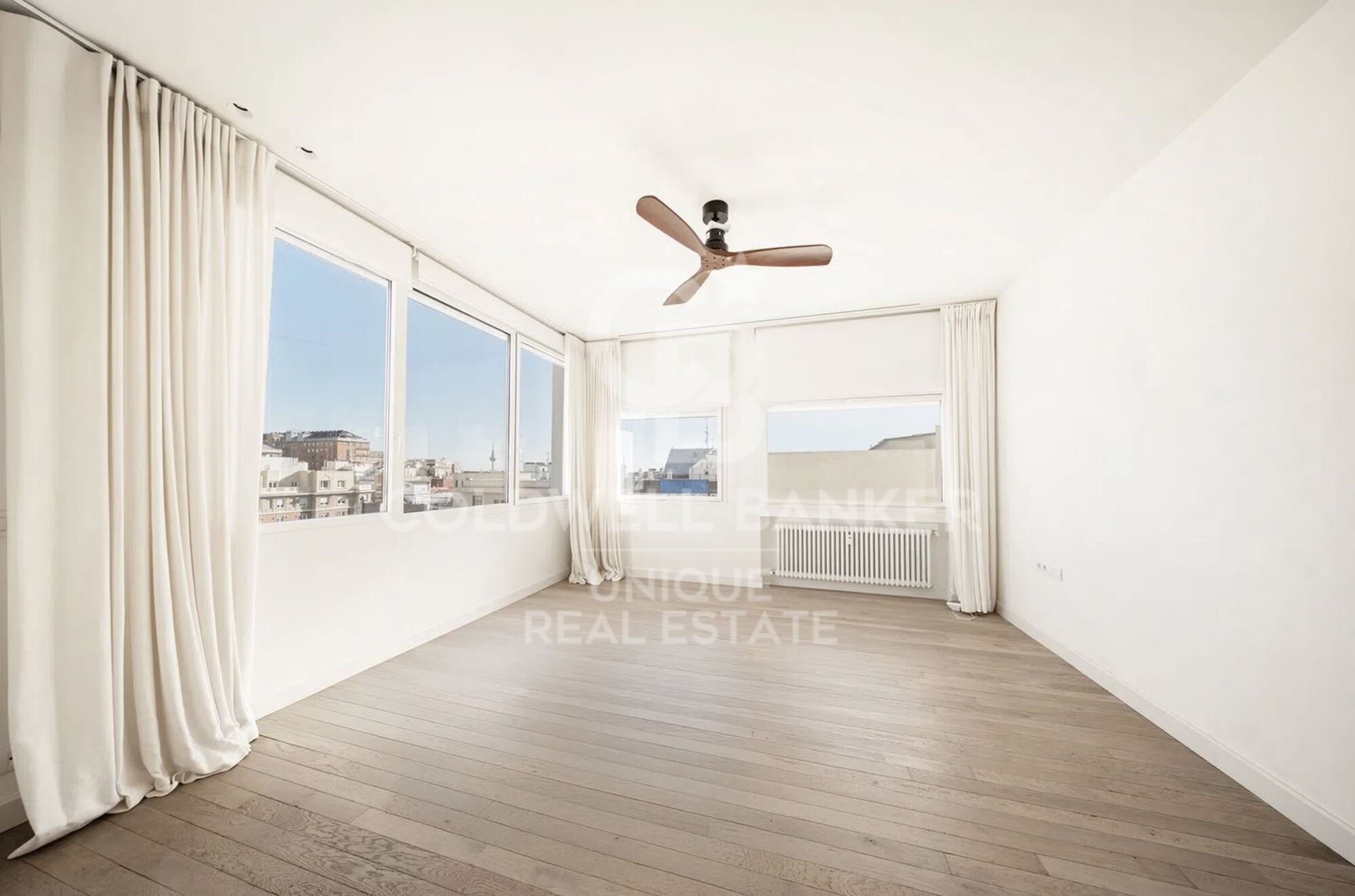 Renovated penthouse with 4 bedrooms, terrace and garage in Lista, Madrid