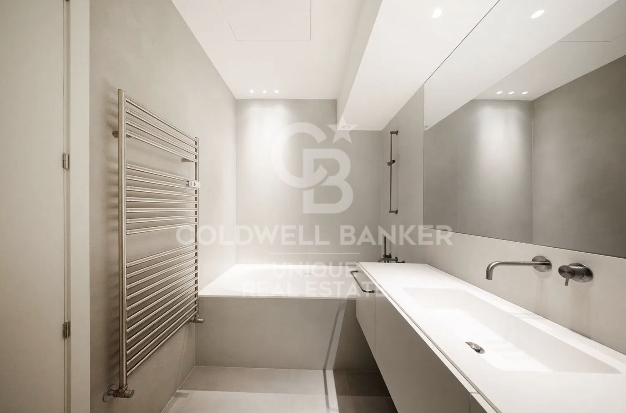 Renovated penthouse with 4 bedrooms, terrace and garage in Lista, Madrid