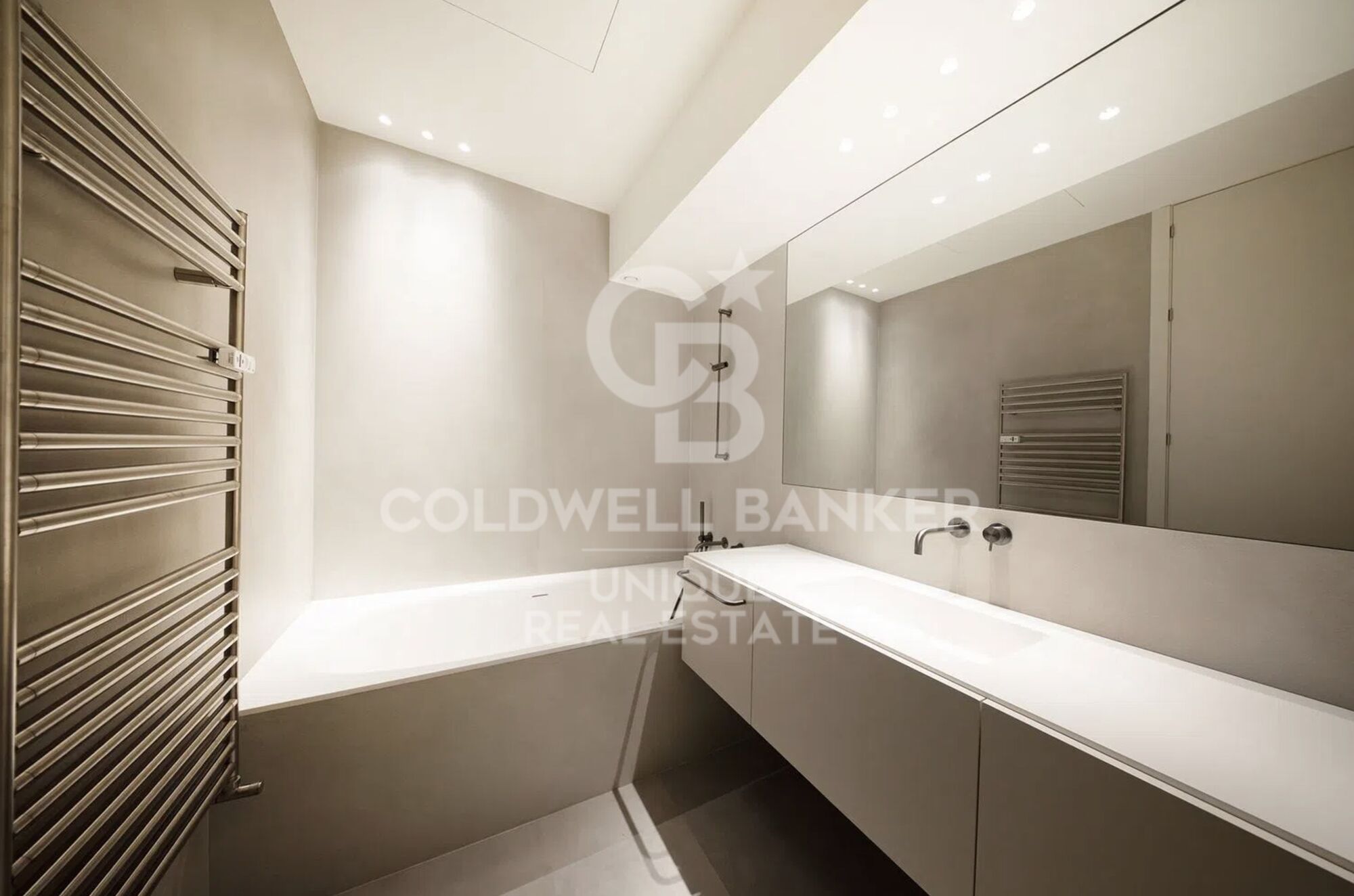 Renovated penthouse with 4 bedrooms, terrace and garage in Lista, Madrid