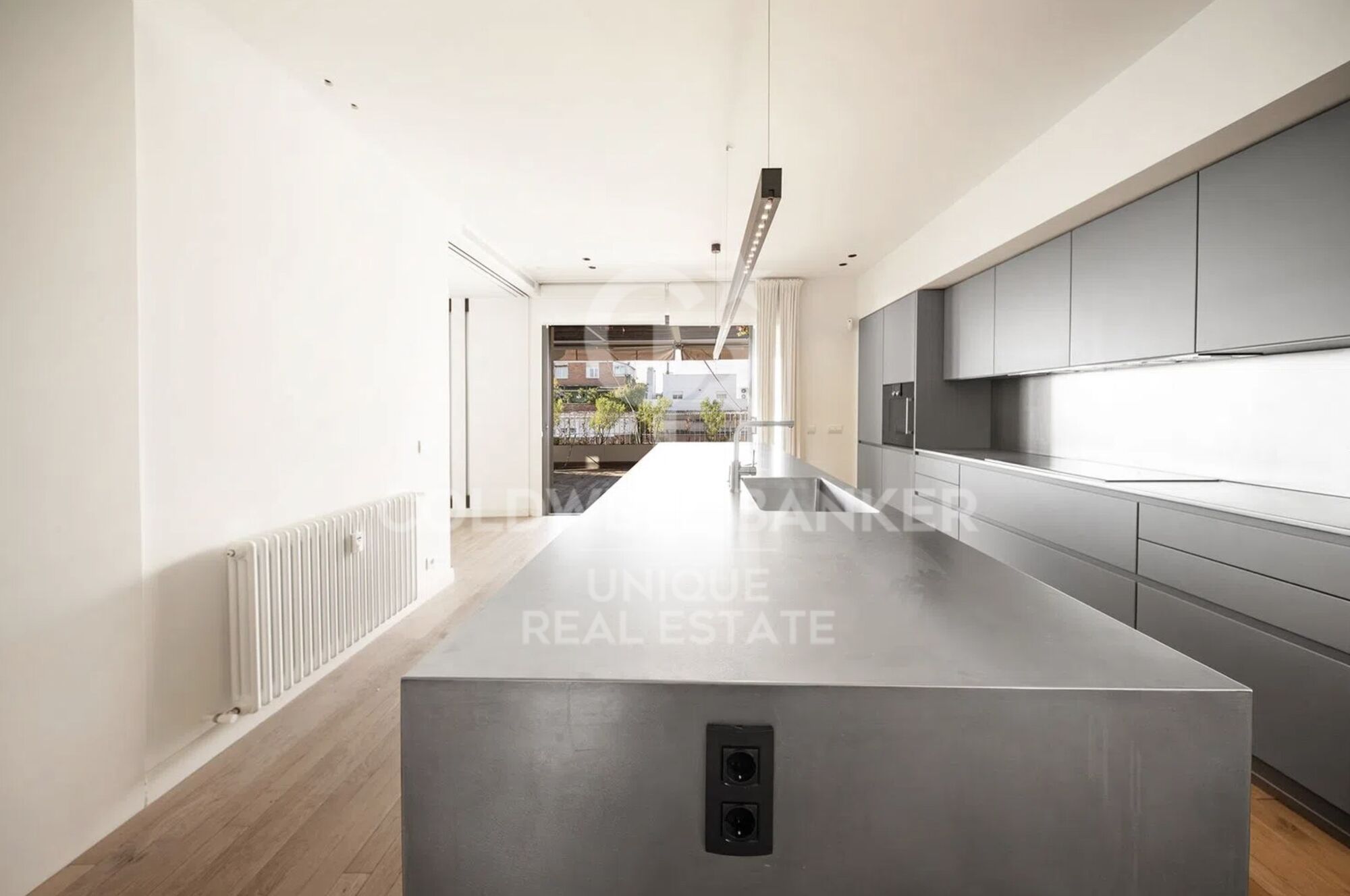 Renovated penthouse with 4 bedrooms, terrace and garage in Lista, Madrid