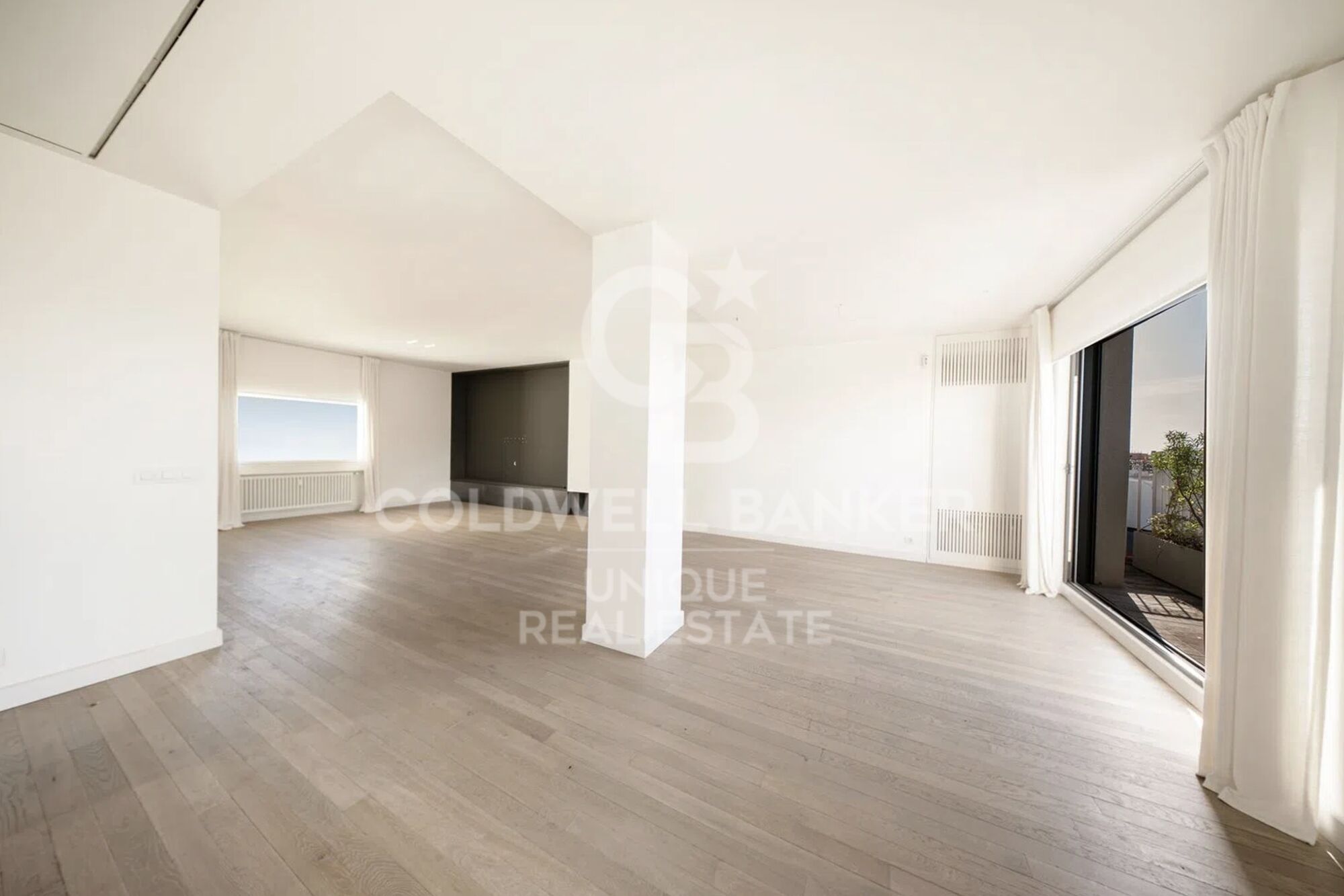 Renovated penthouse with 4 bedrooms, terrace and garage in Lista, Madrid