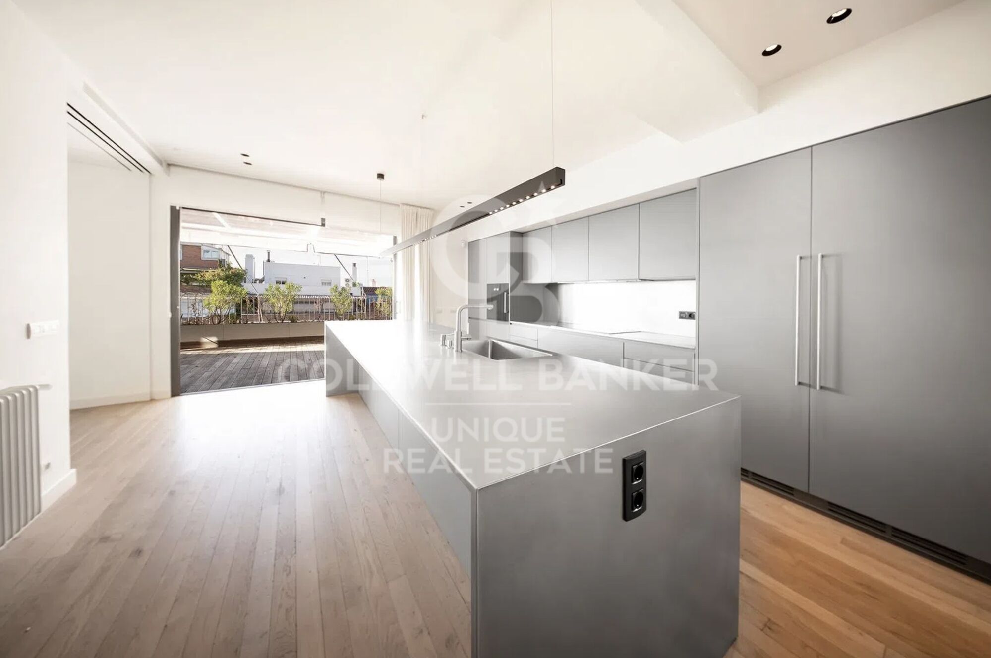 Renovated penthouse with 4 bedrooms, terrace and garage in Lista, Madrid