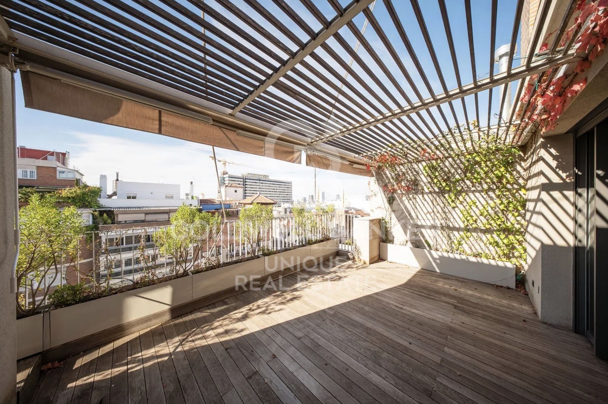 Renovated penthouse with 4 bedrooms, terrace and garage in Lista, Madrid