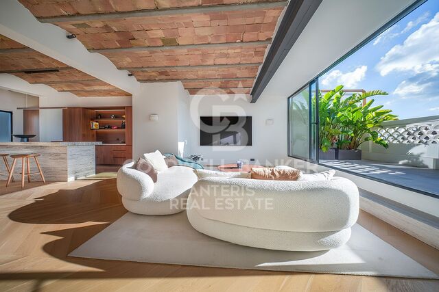 Bright renovated penthouse with terrace and 4 en-suite bedrooms