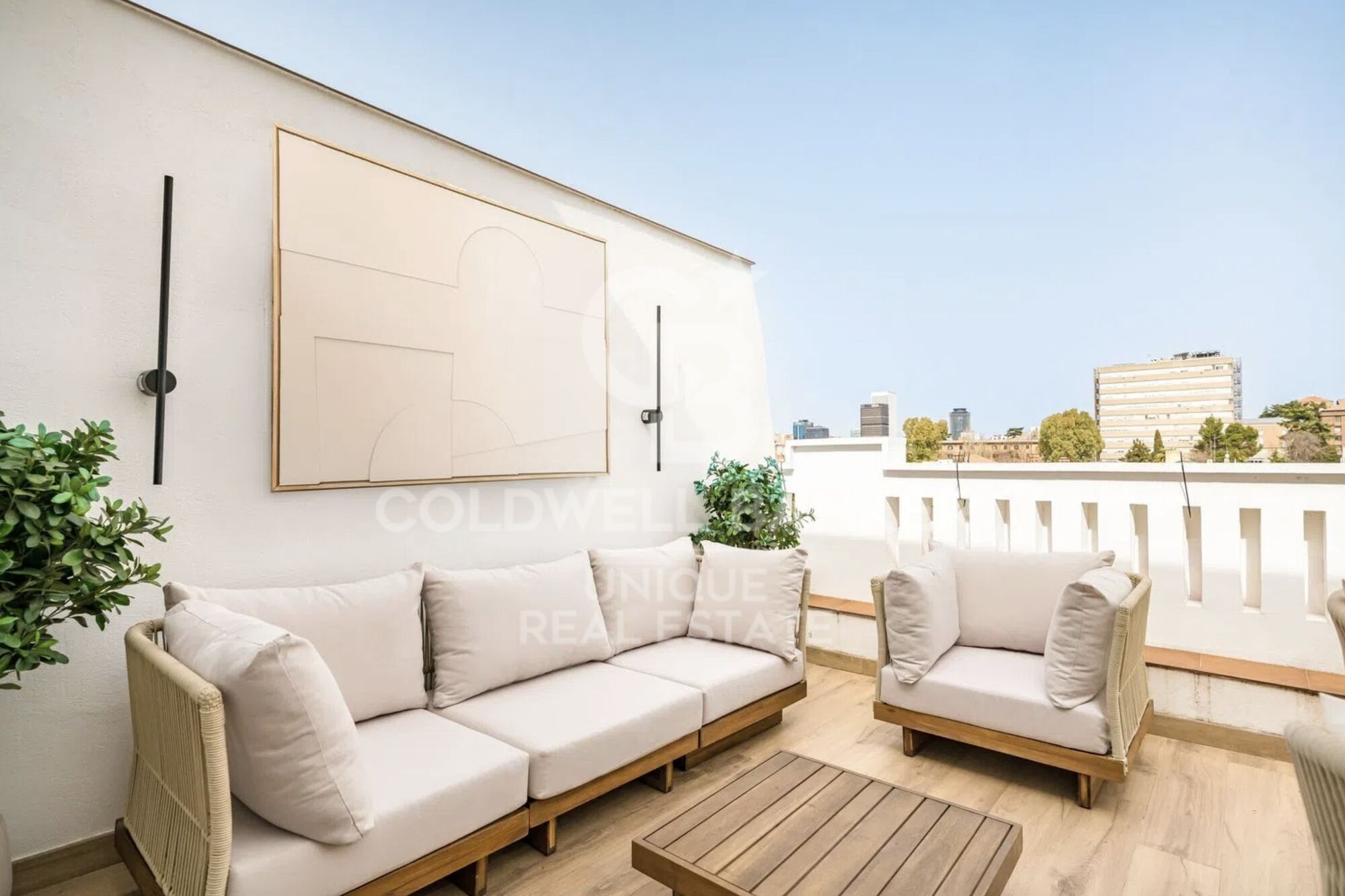 2-bedroom penthouse with terrace in Castellana, Madrid