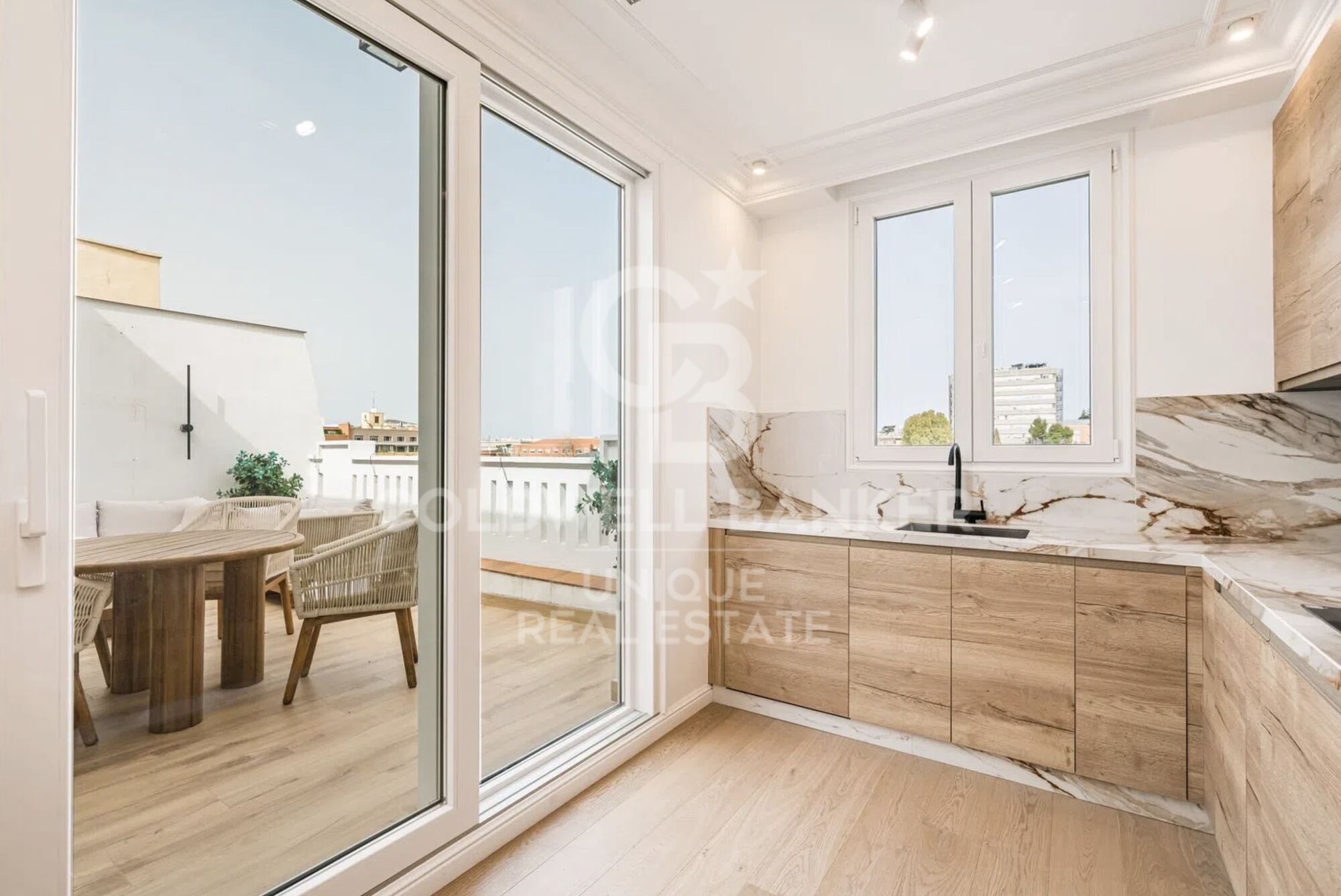 2-bedroom penthouse with terrace in Castellana, Madrid