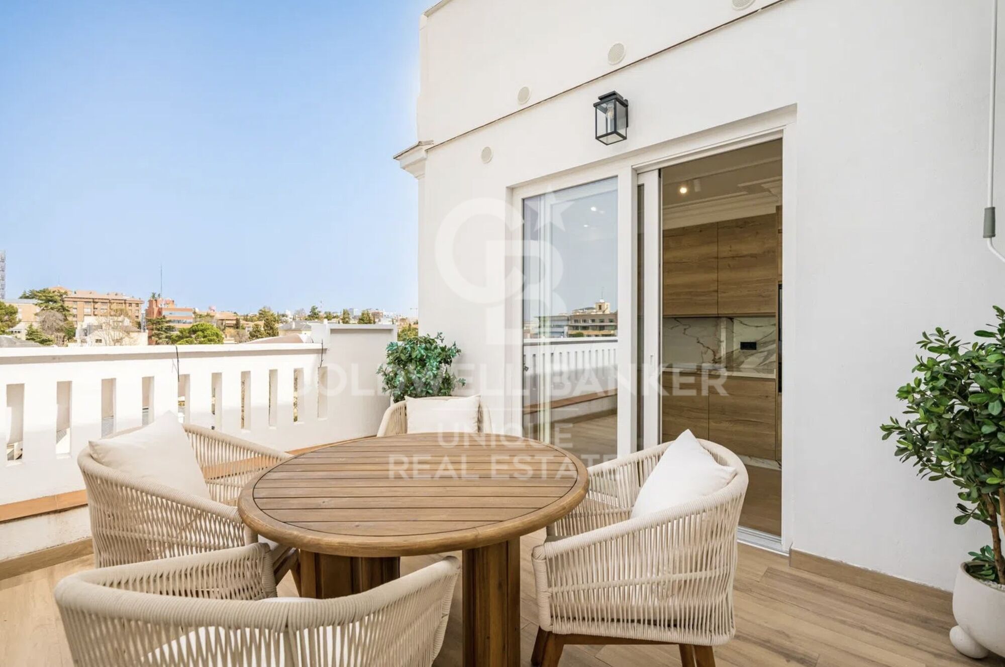 2-bedroom penthouse with terrace in Castellana, Madrid