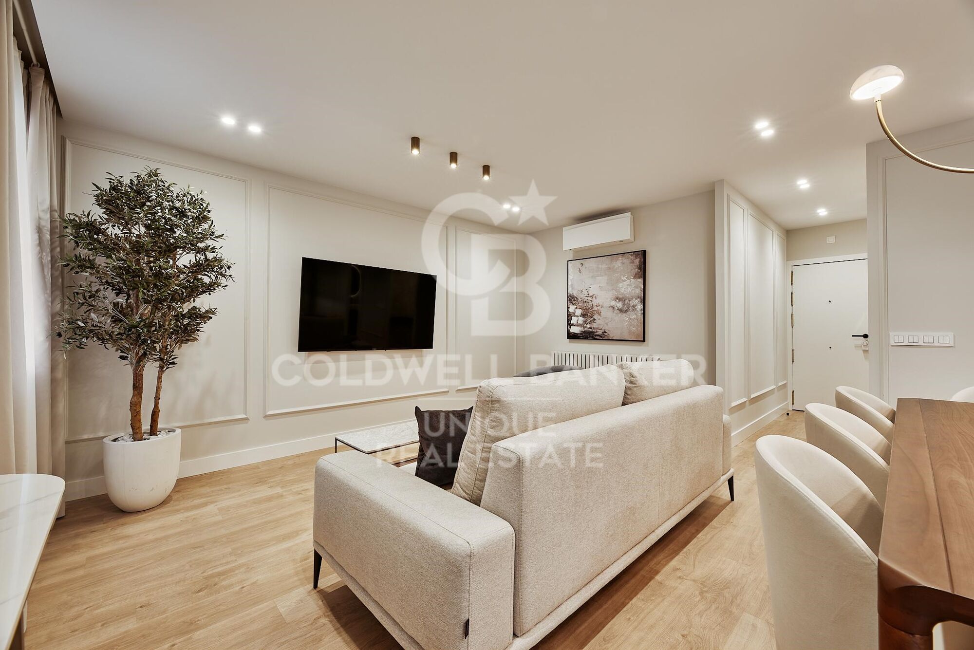 Renovated exterior apartment with 3 bedrooms, terrace and garage in Lista, Madrid