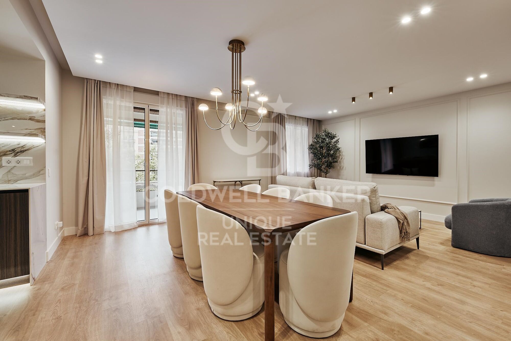 Renovated exterior apartment with 3 bedrooms, terrace and garage in Lista, Madrid