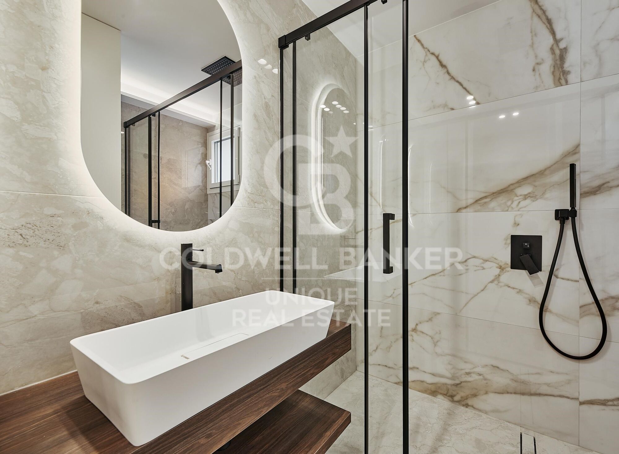 Renovated exterior apartment with 3 bedrooms, terrace and garage in Lista, Madrid
