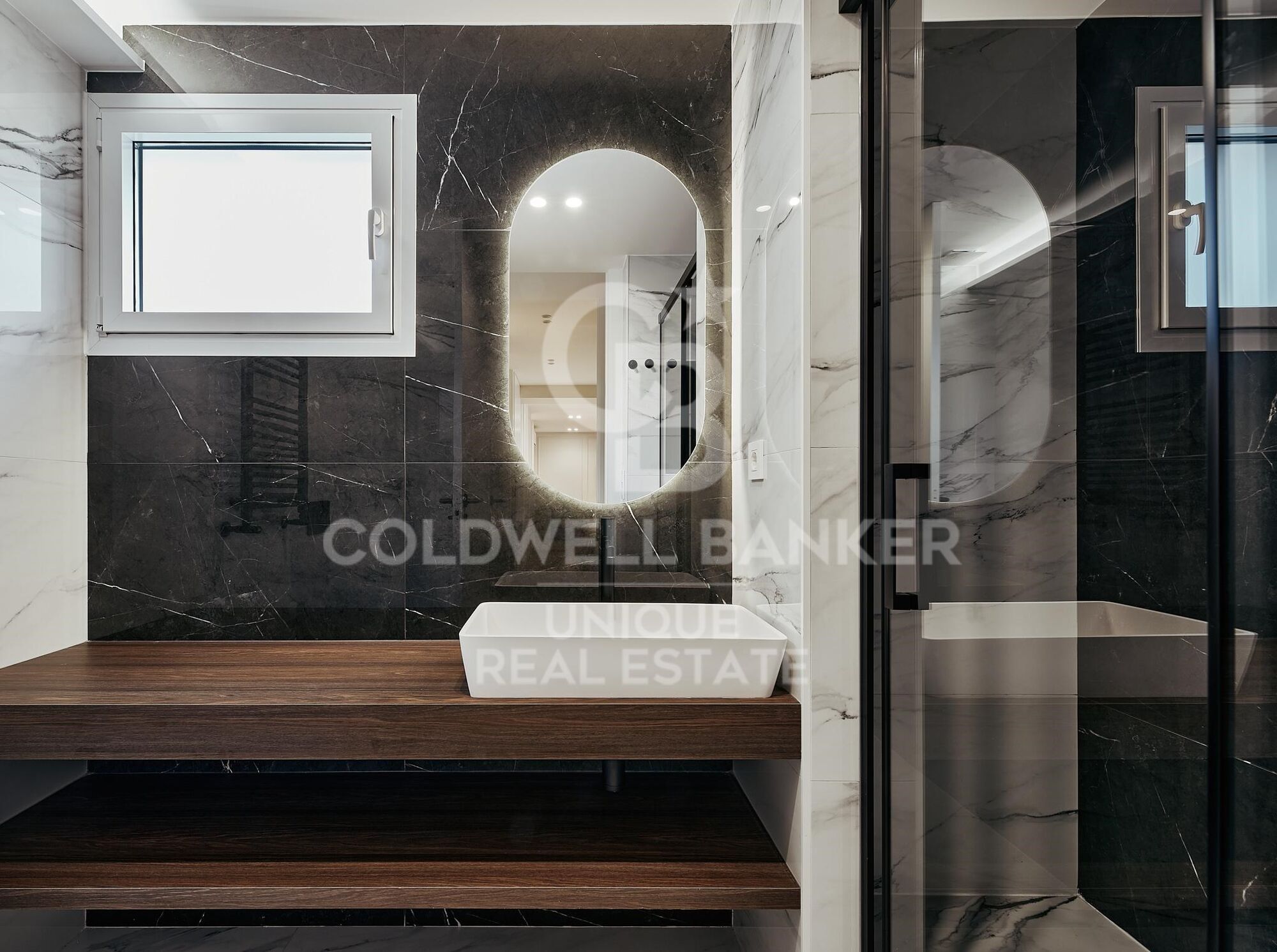 Renovated exterior apartment with 3 bedrooms, terrace and garage in Lista, Madrid