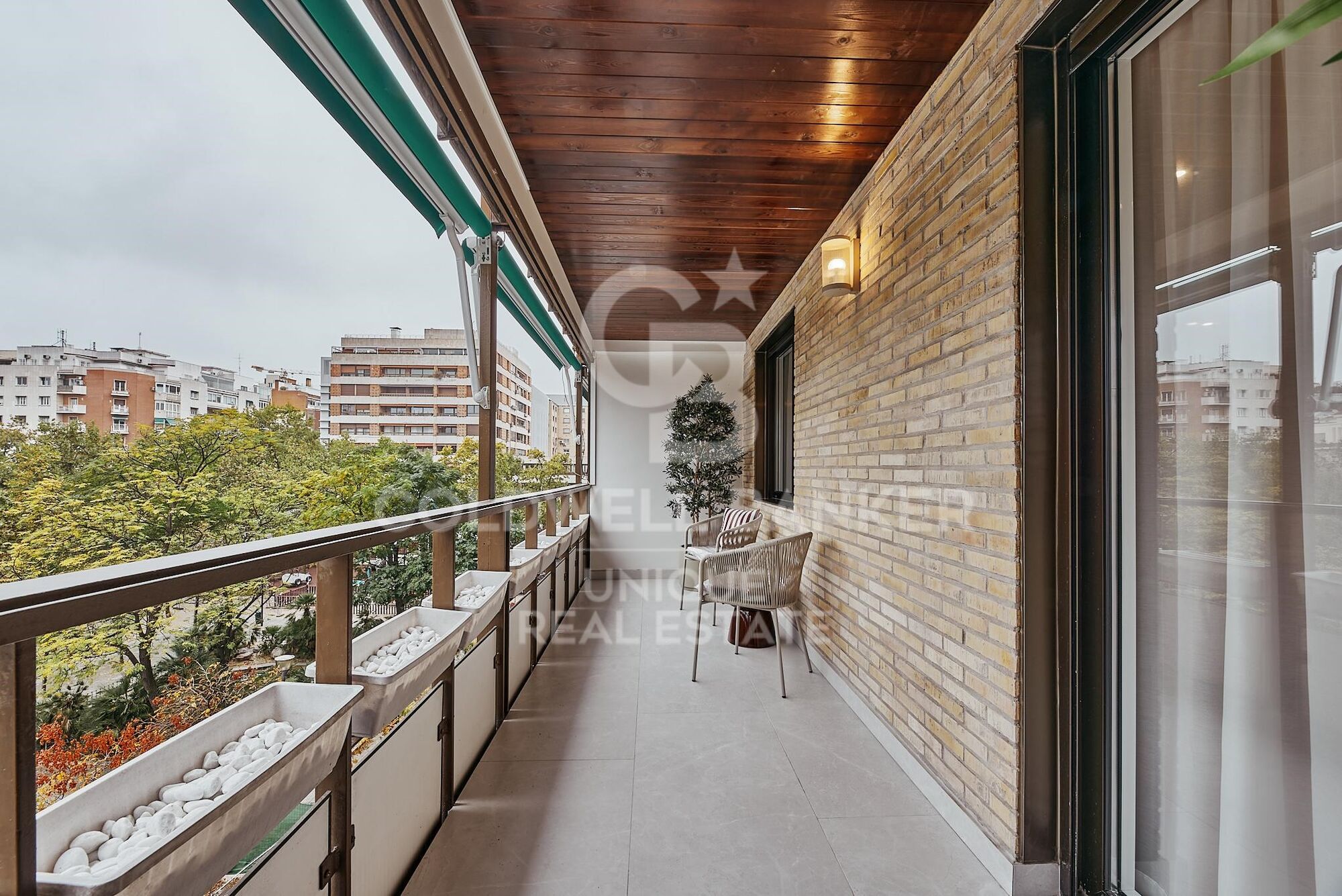 Renovated exterior apartment with 3 bedrooms, terrace and garage in Lista, Madrid