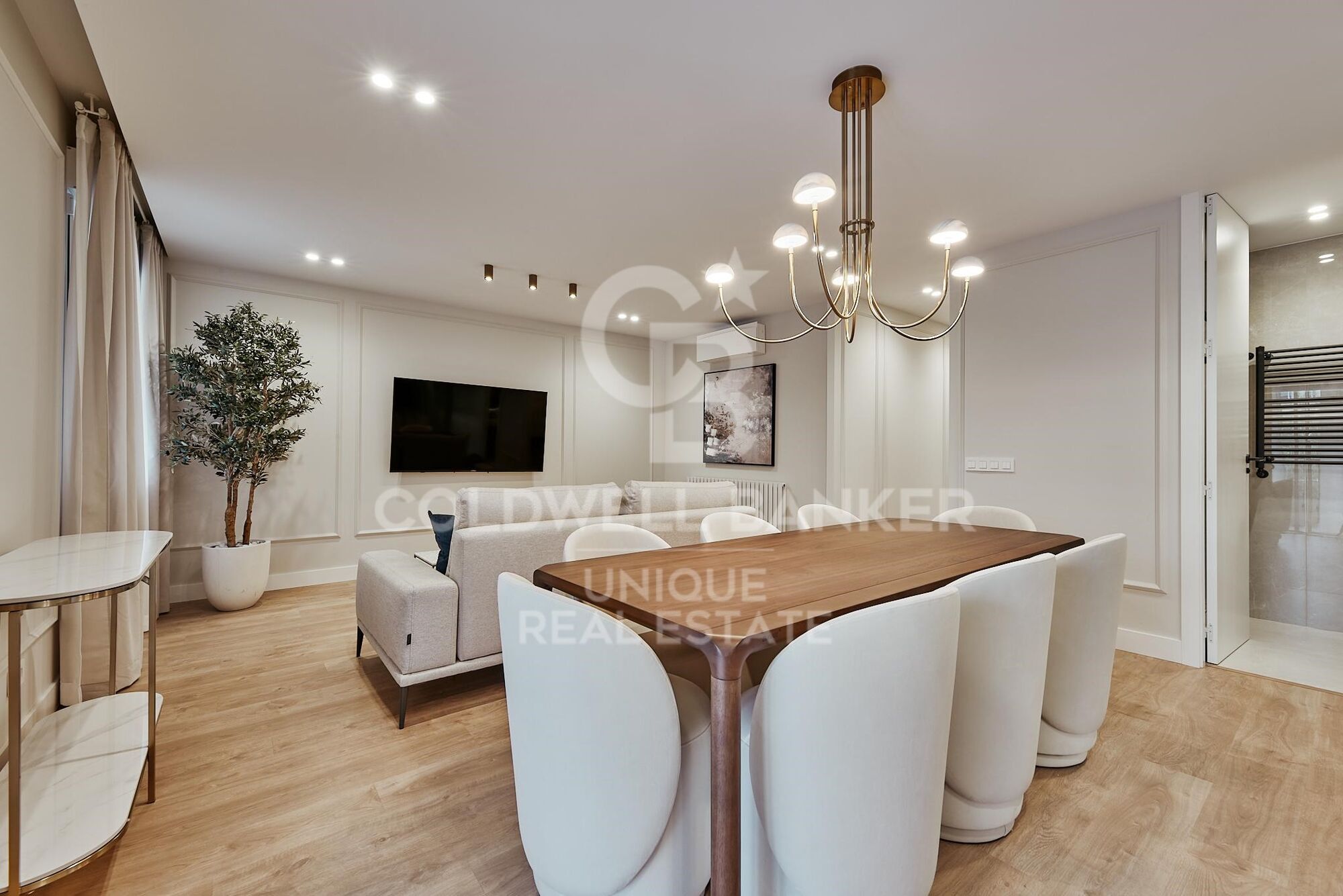 Renovated exterior apartment with 3 bedrooms, terrace and garage in Lista, Madrid