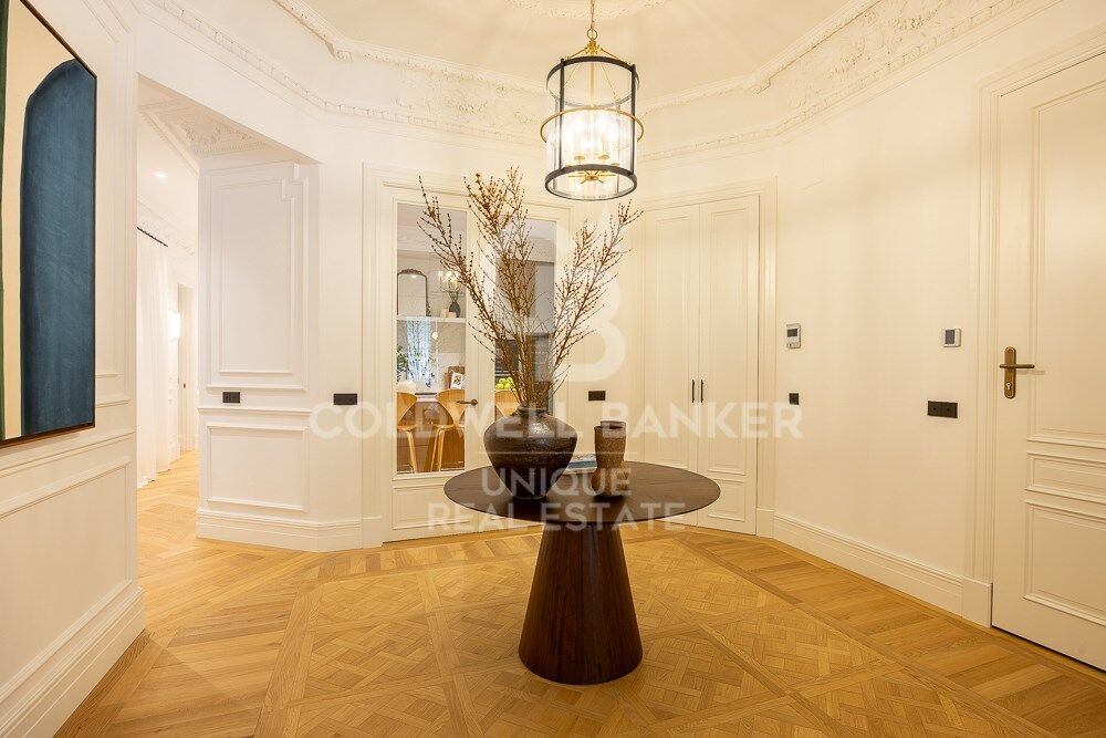 Renovated 4-bedroom flat with terrace in the exclusive neighbourhood of Recoletos, Madrid