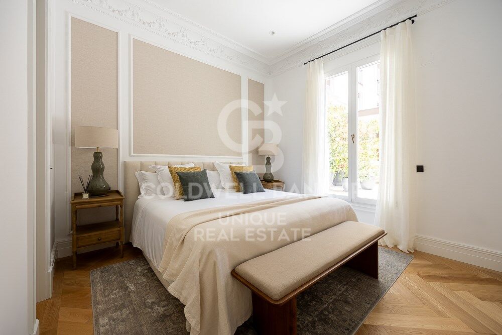 Renovated 4-bedroom flat with terrace in the exclusive neighbourhood of Recoletos, Madrid