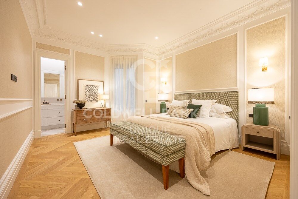 Renovated 4-bedroom flat with terrace in the exclusive neighbourhood of Recoletos, Madrid