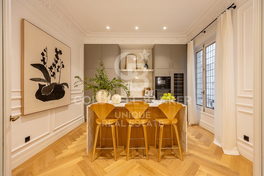 Renovated 4-bedroom flat with terrace in the exclusive neighbourhood of Recoletos, Madrid
