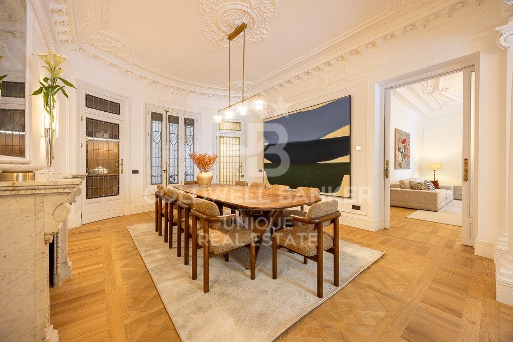 Renovated 4-bedroom flat with terrace in the exclusive neighbourhood of Recoletos, Madrid