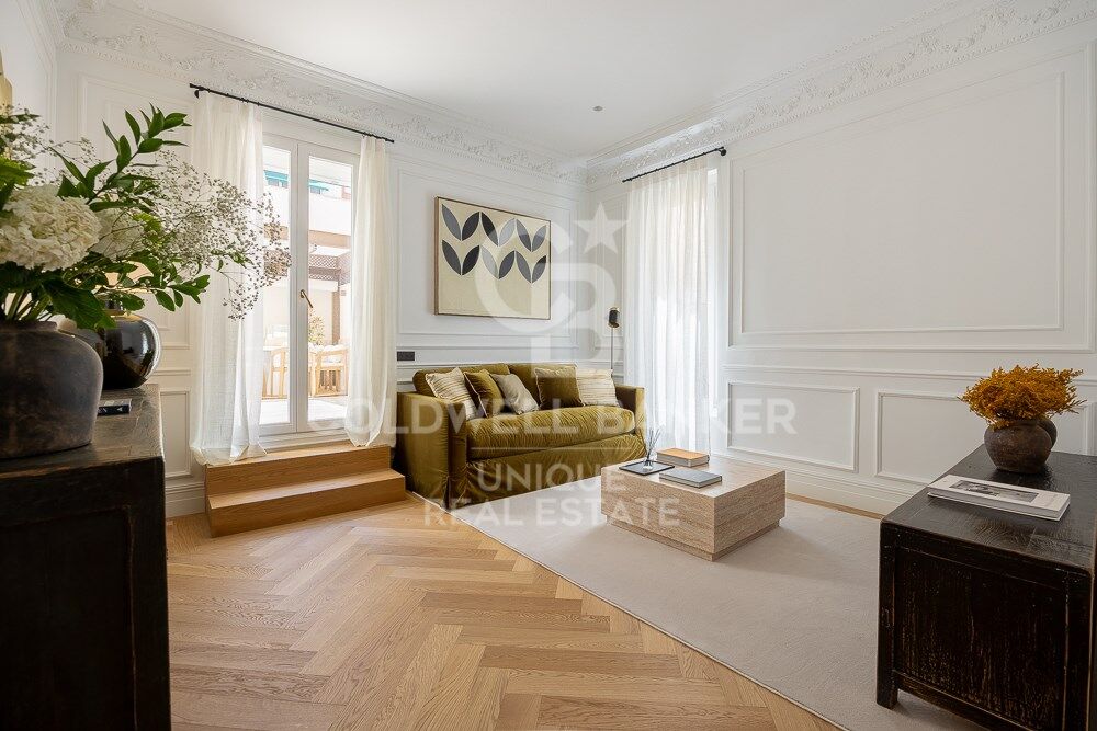 Renovated 4-bedroom flat with terrace in the exclusive neighbourhood of Recoletos, Madrid