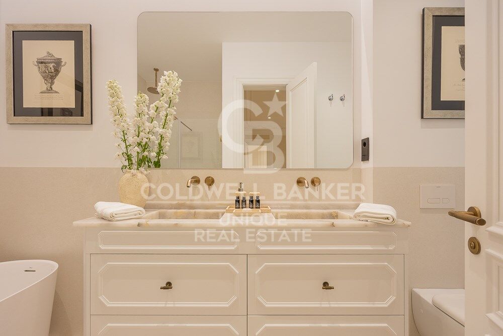 Renovated 4-bedroom flat with terrace in the exclusive neighbourhood of Recoletos, Madrid